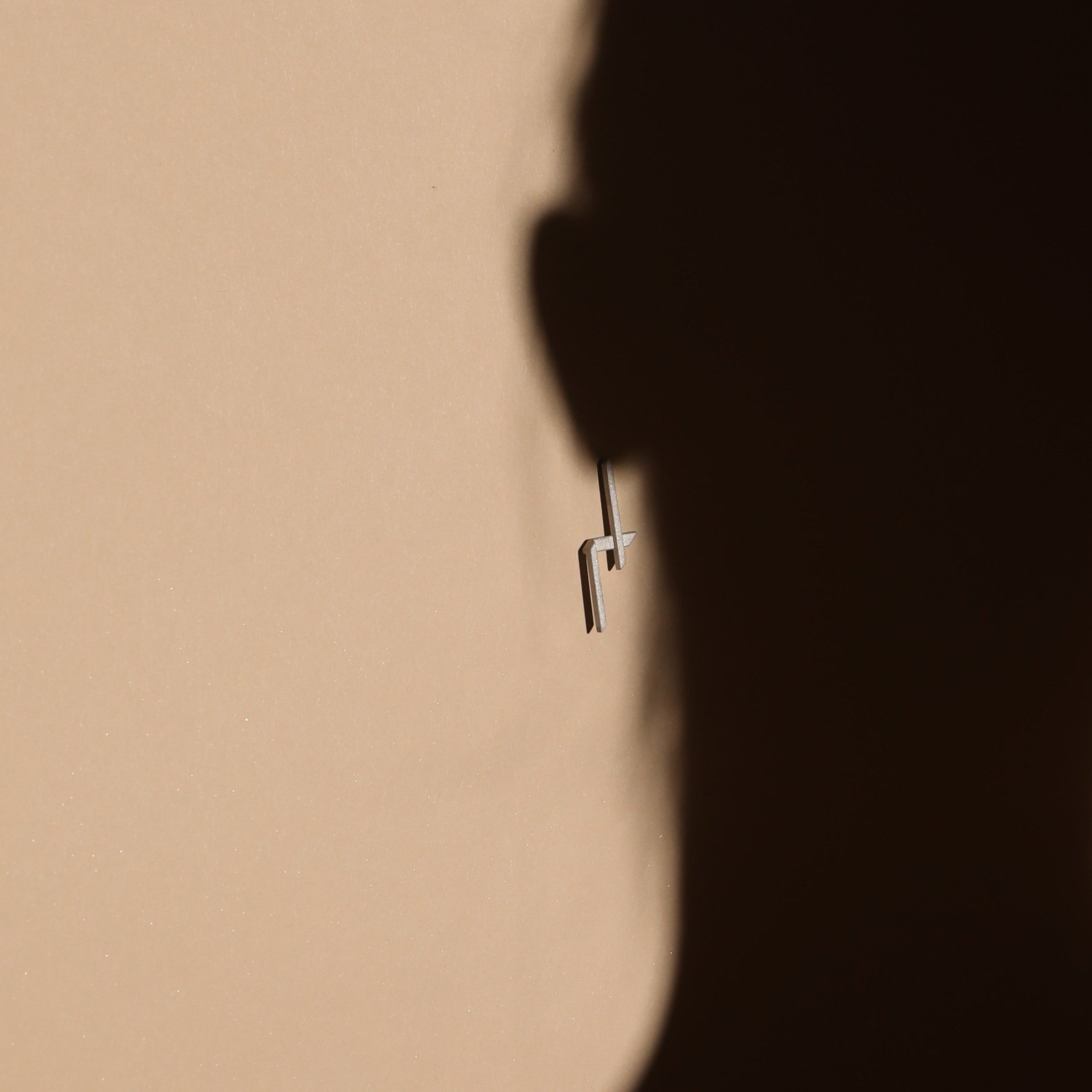 ël_Mother Earring in Sand-blasted Silver